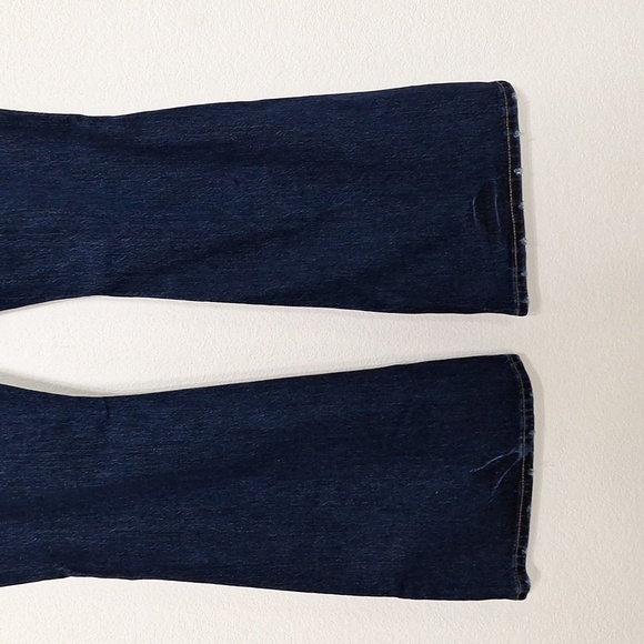Maurices "NEW" Dark Wash Retro High Rise Curvy Fit 90s Flare Denim Jeans Size 2 - Picture 7 of 12